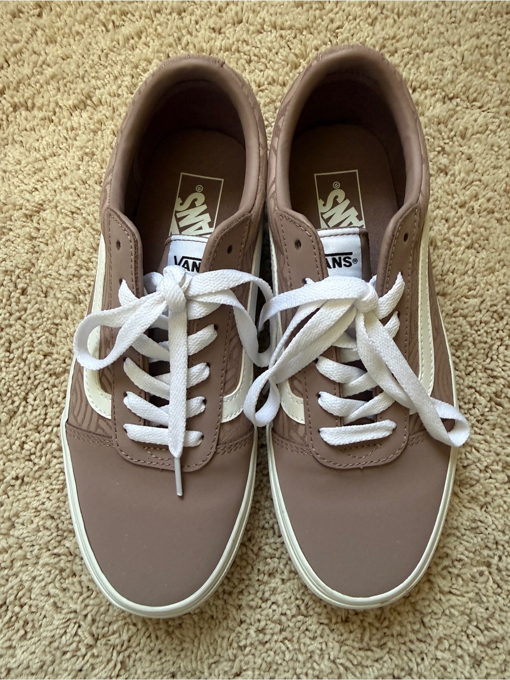 Vans Low-Top Sneakers in Mauve and White